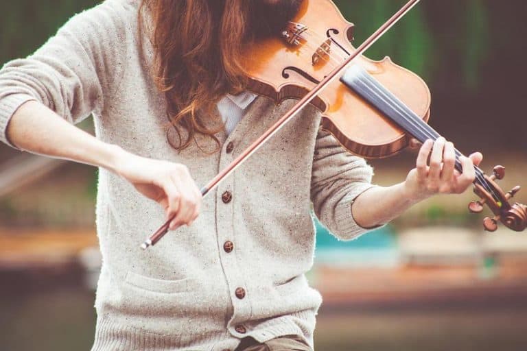 How To Hold A Violin Bow Correctly | HelloMusicTheory