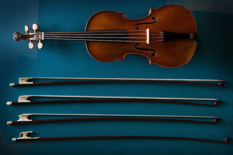1set Black Carbon Fiber Violin Bow Stunning Bow 1/2 Violin Bow 